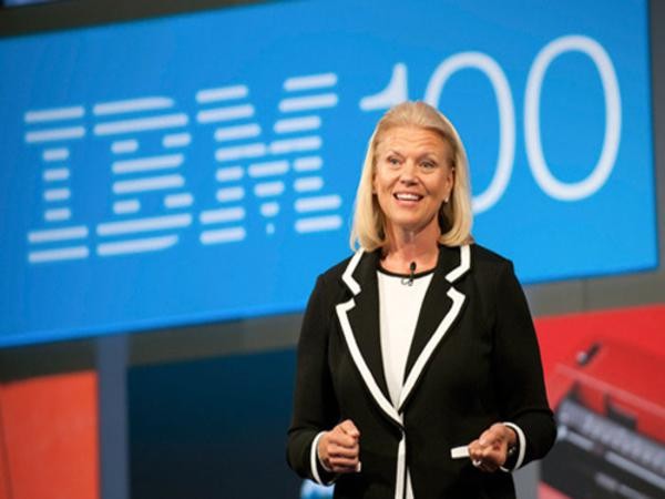 7. Bà Virginia Rometty – CEO của IBM Tháng 10 năm ngoái, bà trở thành nữ CEO đầu tiên tại tập đoàn công nghệ IBM. Bà gia nhập IBM vào năm 1981 với vị trí là kỹ sư hệ thống. Và kể từ đó, bà đã nhanh chóng leo lên nhiều vị trí quản lý cấp cao. Bà trở thành một trong những nữ doanh nhân quyền lực nhất nước Mỹ.